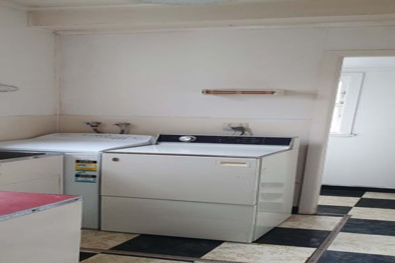 Photo of property in 16 Sale Street, Cockle Bay, Auckland, 2014