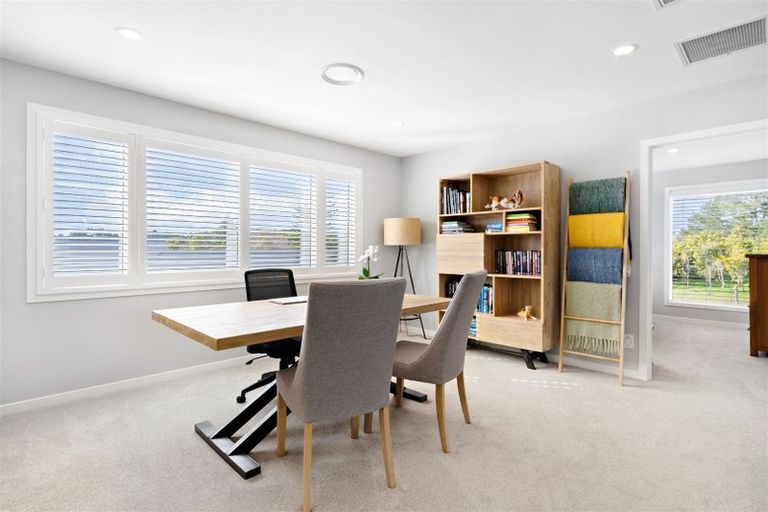 Photo of property in 37 Nobilo Road, Kumeu, 0810