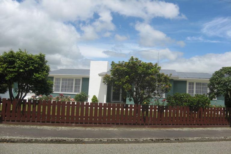 Photo of property in 10 Paterson Street, Pahiatua, 4910