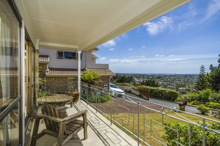 Photo of property in 746 East Coast Road, Pinehill, Auckland, 0630