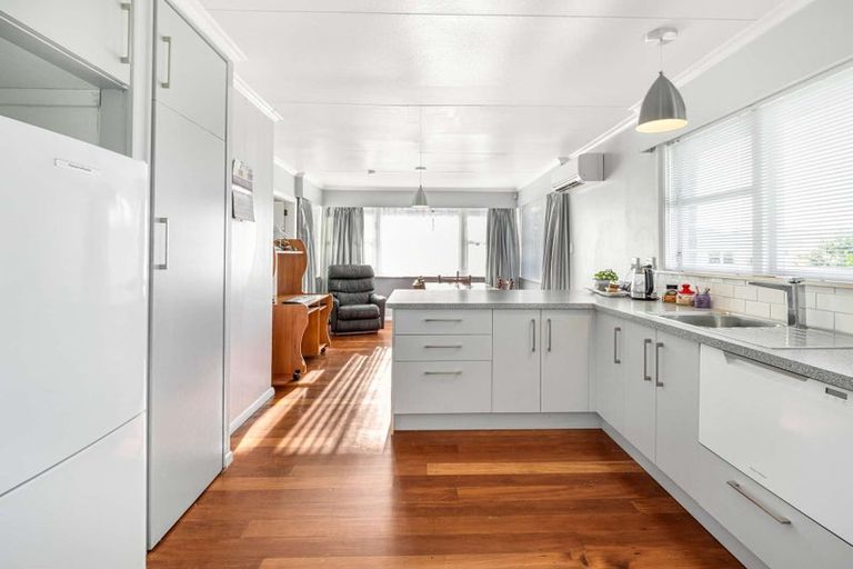 Photo of property in 2 Winchester Street, Levin, 5510