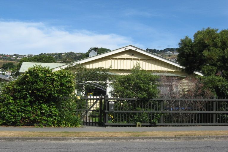 Photo of property in 19 Taupata Street, Redcliffs, Christchurch, 8081