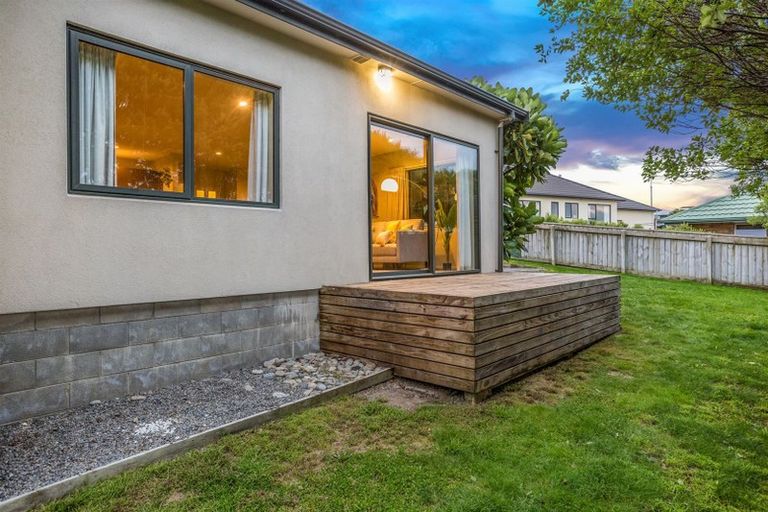 Photo of property in 7 Kaweka Close, Aotea, Porirua, 5024
