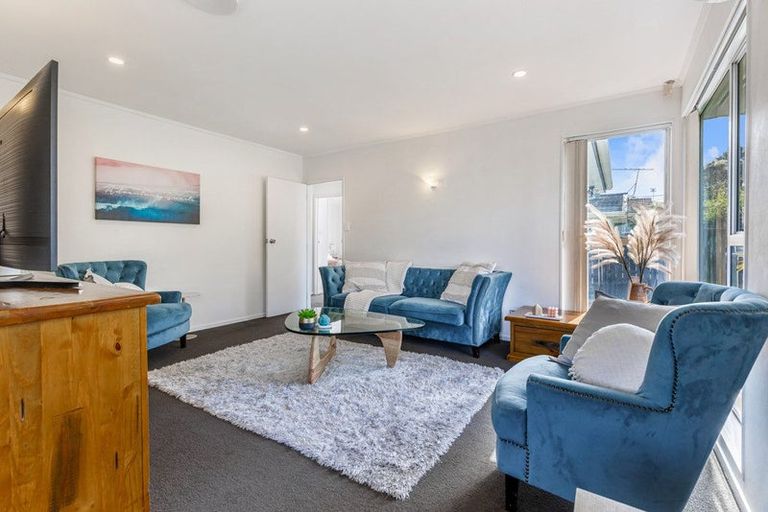 Photo of property in 33 Triangle Road, Massey, Auckland, 0614