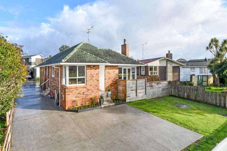 Photo of property in 31 Gossamer Drive, Pakuranga Heights, Auckland, 2010