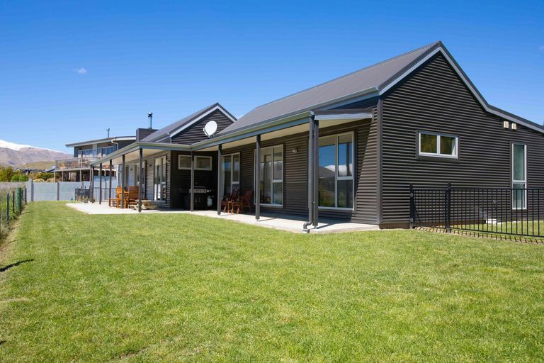 Photo of property in 4 Dwyer Place, Lake Tekapo, 7999