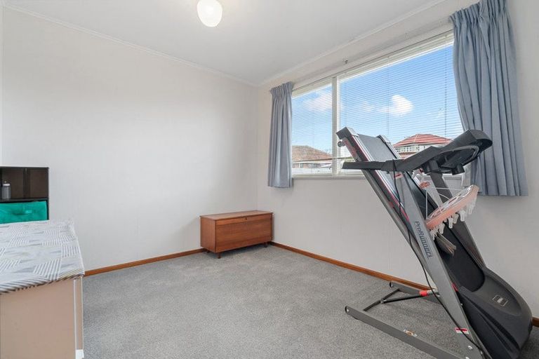 Photo of property in 4 Clendon Place, Manurewa, Auckland, 2102