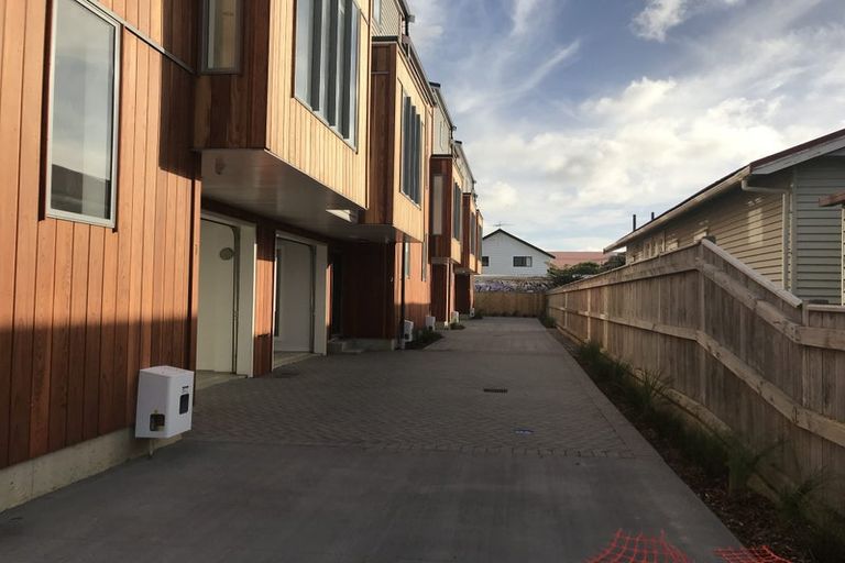 Photo of property in 3/121 Rongotai Road, Kilbirnie, Wellington, 6022