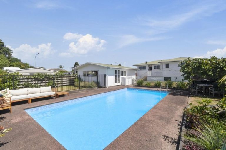 Photo of property in 11 Montmere Avenue, Te Atatu Peninsula, Auckland, 0610