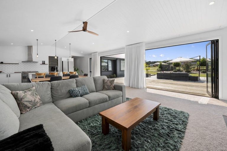 Photo of property in 12 Lancewood Way, Kinloch, Taupo, 3377