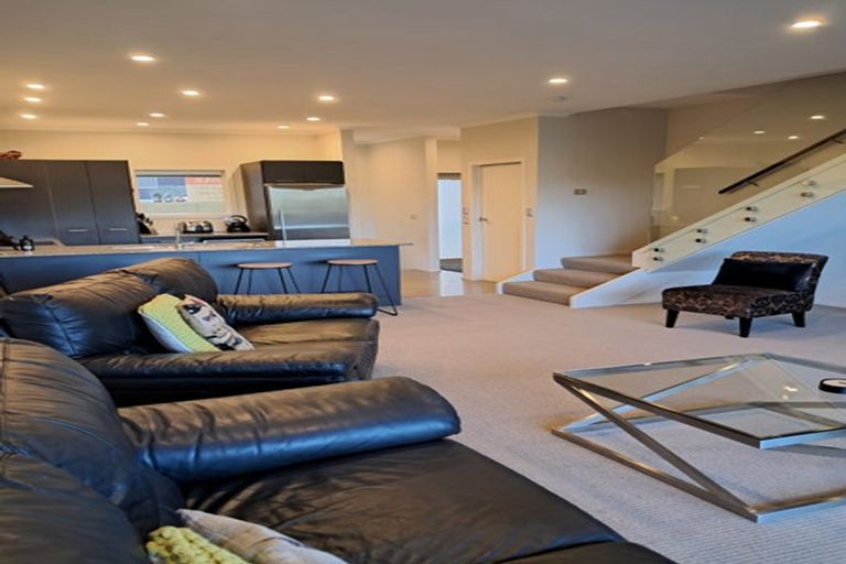 Photo of property in The Strand, 3/16 Ronald Street, Strandon, New Plymouth, 4312