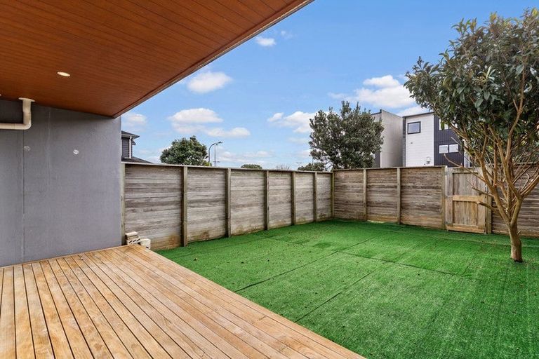 Photo of property in 73 Bordeaux Parade, Te Atatu South, Auckland, 0610