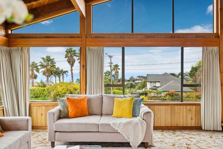 Photo of property in 1/72 Deep Creek Road, Torbay, Auckland, 0630