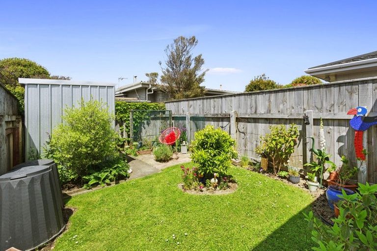 Photo of property in 16 Rossiter Street, Tawa, Wellington, 5028