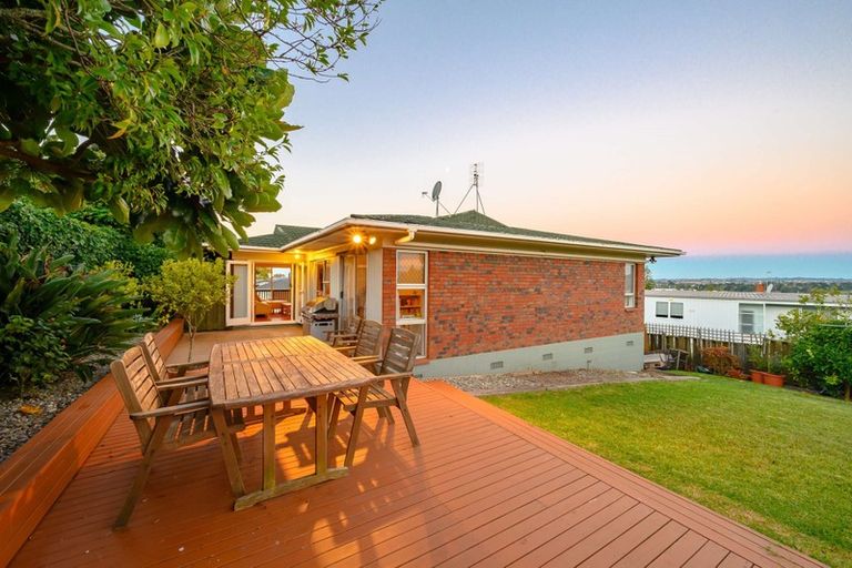 Photo of property in 19 Downsview Road, Pakuranga Heights, Auckland, 2010