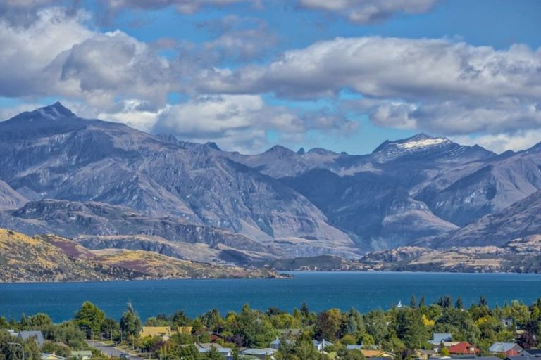 Photo of property in 7 The Heights Avenue, Wanaka, 9305