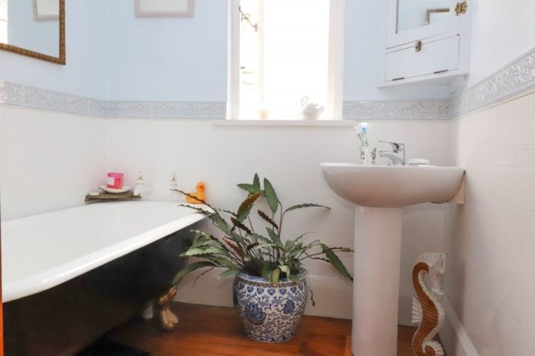 Photo of property in 122 Queen Sh25 Street, Thames, 3500