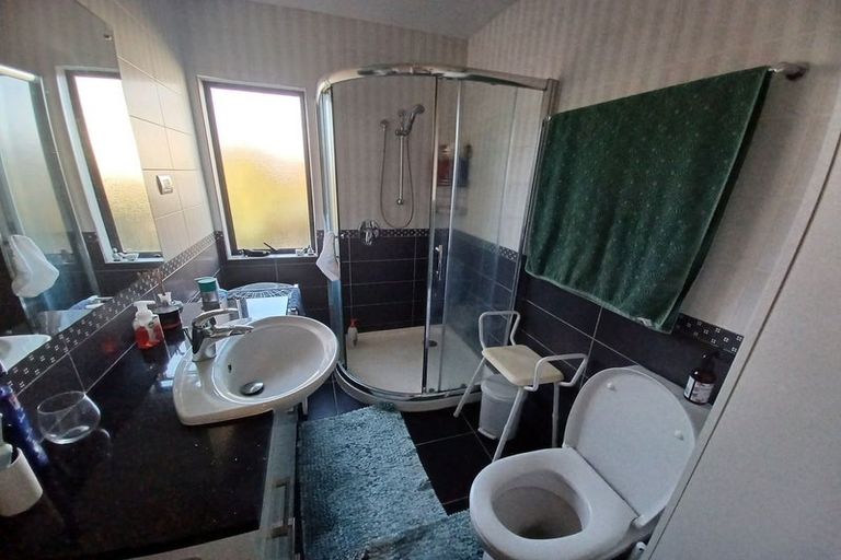 Photo of property in 16 Borneo Drive, Fairview Heights, Auckland, 0632