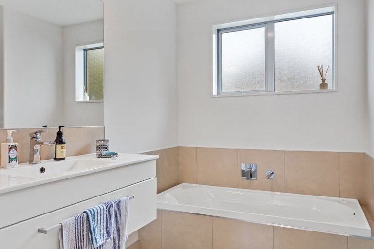 Photo of property in 28 Bank Street, Amberley, 7410