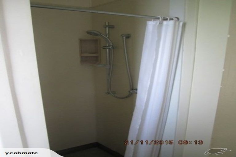 Photo of property in 287 Glenfield Road, Glenfield, Auckland, 0629