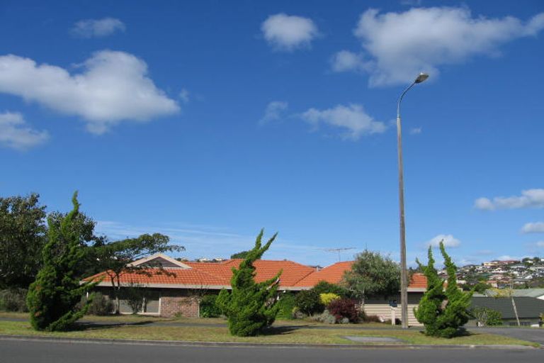 Photo of property in 39 Unsworth Drive, Unsworth Heights, Auckland, 0632