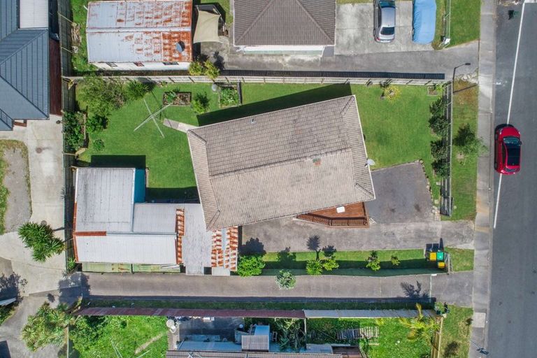 Photo of property in 21 Kelman Road, Kelston, Auckland, 0602