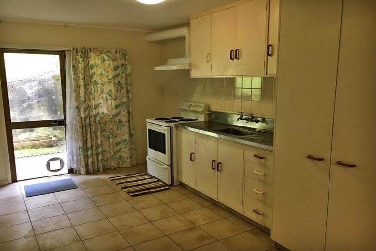 Photo of property in Recreation Reserve, 2/273 Grounsell Crescent, Belmont, Lower Hutt, 5010