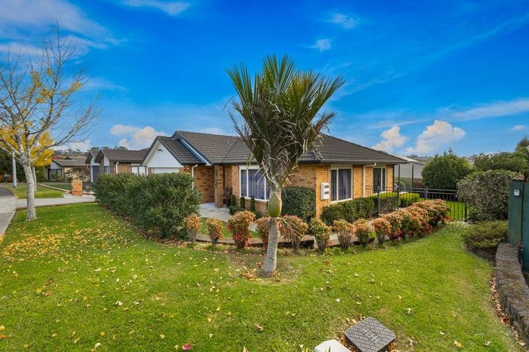 Photo of property in 8 Toledo Avenue, Henderson, Auckland, 0612