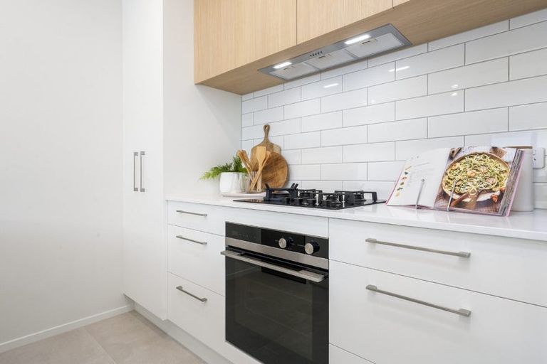 Photo of property in 55 Parkmore Drive, Rosehill, Papakura, 2113