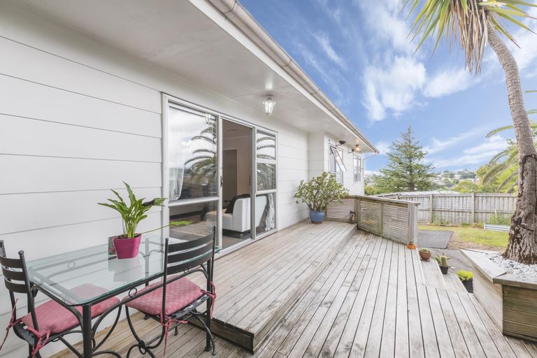 Photo of property in 27 Cedar Heights Avenue, Massey, Auckland, 0614