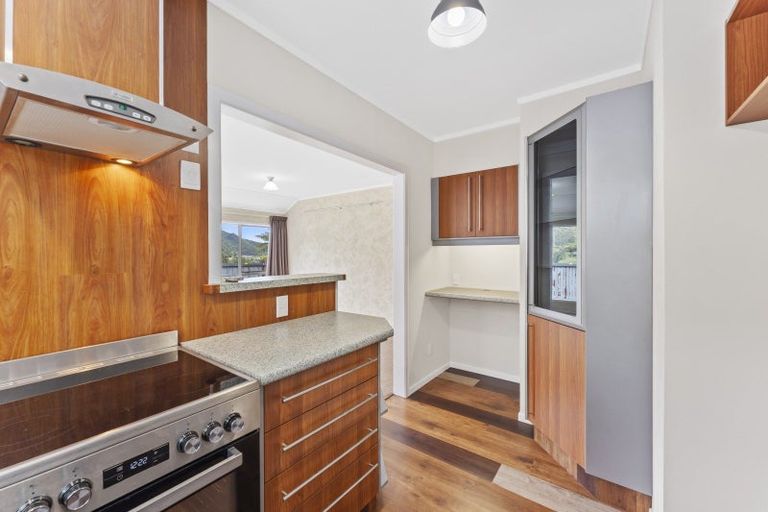 Photo of property in 4 Summit Road, Fairfield, Lower Hutt, 5011