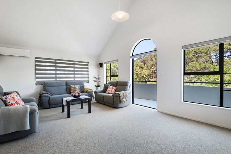 Photo of property in 7 Emerald Way, Rosedale, Auckland, 0632