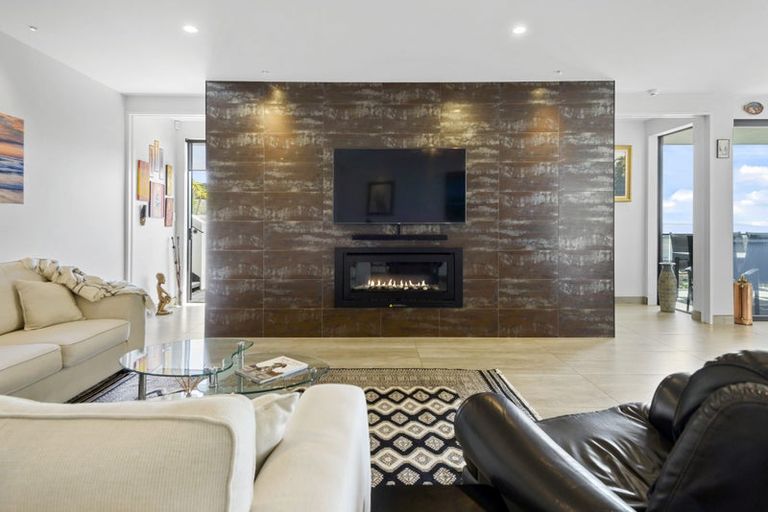 Photo of property in 8a Mandalay Lane, Redcliffs, Christchurch, 8081