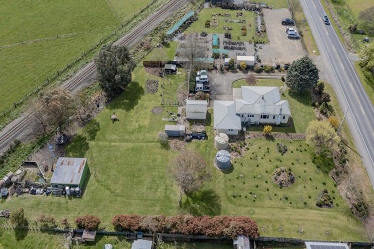 Photo of property in 2070 State Highway 2, Waipukurau, 4285