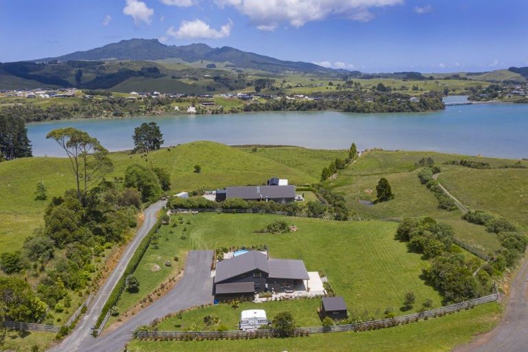 Photo of property in 239 Hills Road, Raglan, 3295