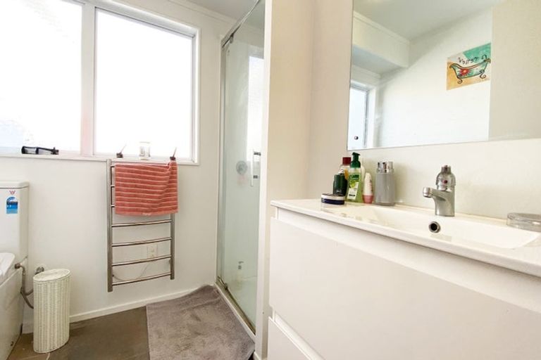 Photo of property in 60 De Quincey Terrace, Highland Park, Auckland, 2010