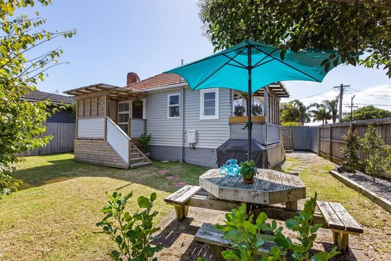 Photo of property in 2/13 Salisbury Road, Birkdale, Auckland, 0626