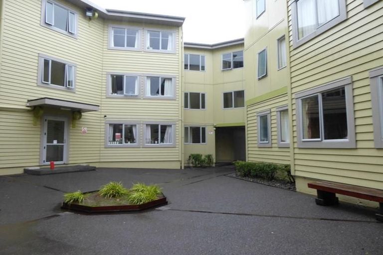 Photo of property in Basin Reserve Complex, 58/4 Sussex Street, Mount Cook, Wellington, 6021