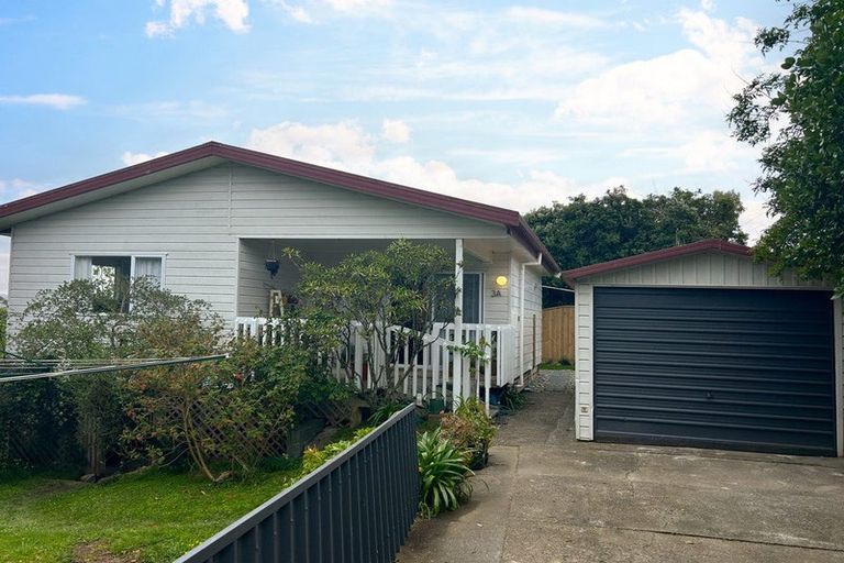 Photo of property in 3a Roberts Street, Tawa, Wellington, 5028