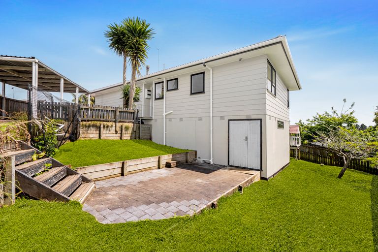 Photo of property in 12 Landsdale Place, Massey, Auckland, 0614