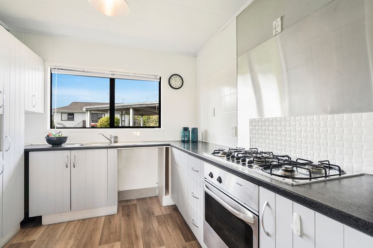 Photo of property in 12 Landsdale Place, Massey, Auckland, 0614