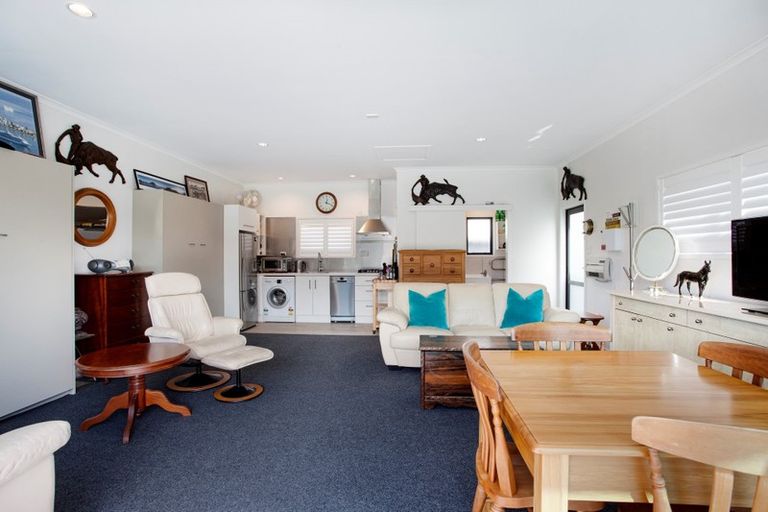 Photo of property in 48 Pitau Road, Mount Maunganui, 3116