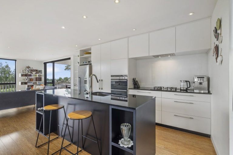 Photo of property in 15b Verran Road, Birkenhead, Auckland, 0626