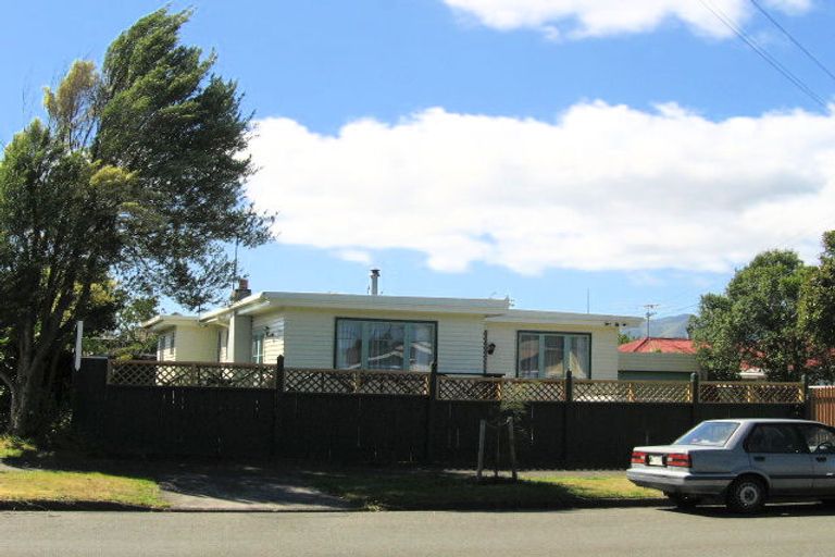 Photo of property in 1 Beth Street, Trentham, Upper Hutt, 5018