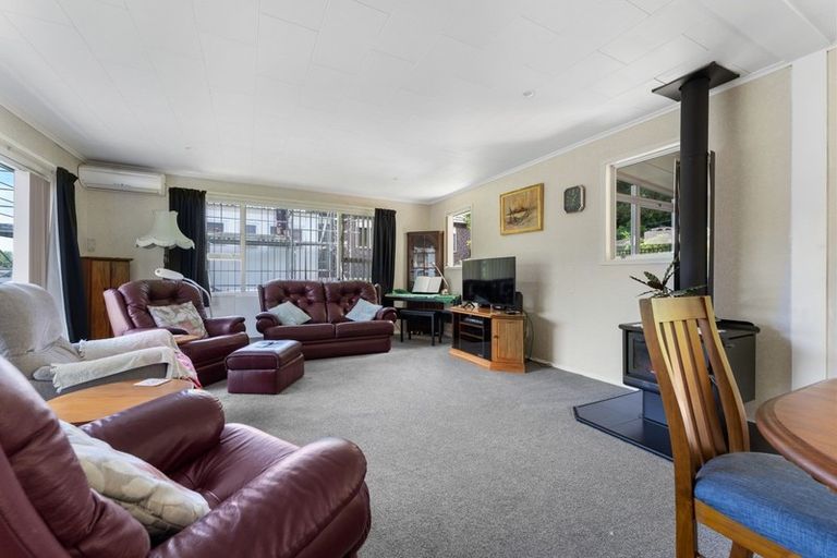 Photo of property in 21 Ambury Place, Merrilands, New Plymouth, 4312