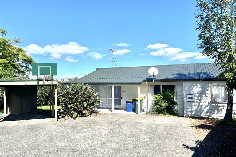 Photo of property in 2/47 Greenslade Crescent, Northcote, Auckland, 0627