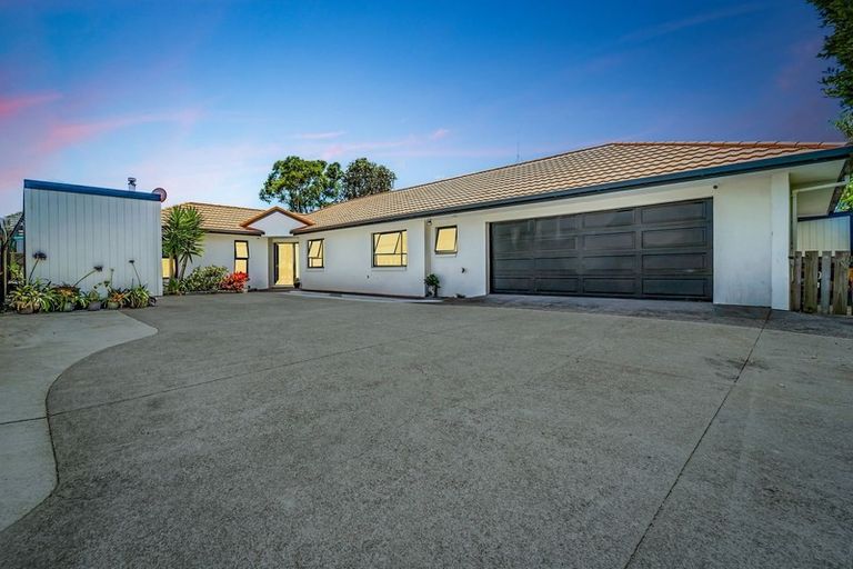 Photo of property in 24 Makiri Street, Helensville, 0800