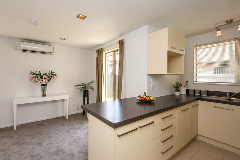 Photo of property in 65a Cleveland Street, Edgeware, Christchurch, 8013