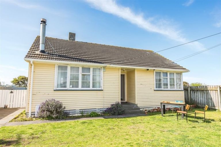 Photo of property in 38 Matipo Street, Castlecliff, Whanganui, 4501