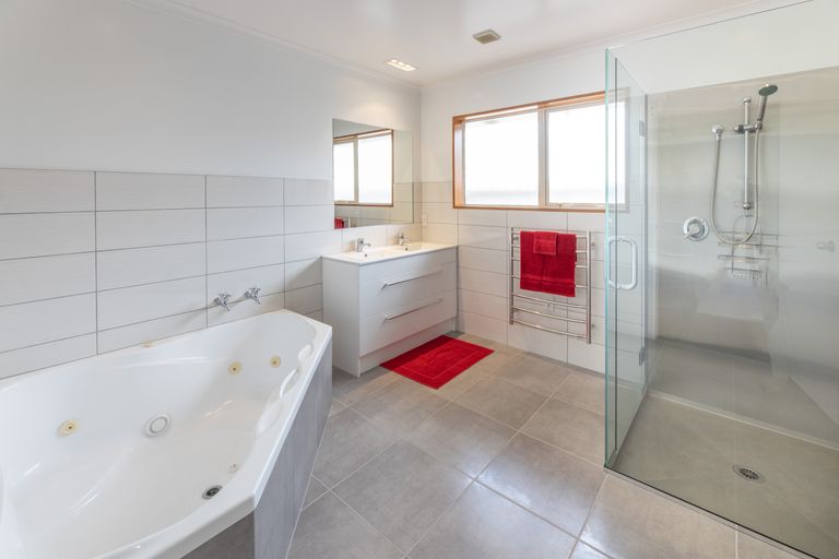 Photo of property in 61 Chesterfield Mews, Russley, Christchurch, 8042